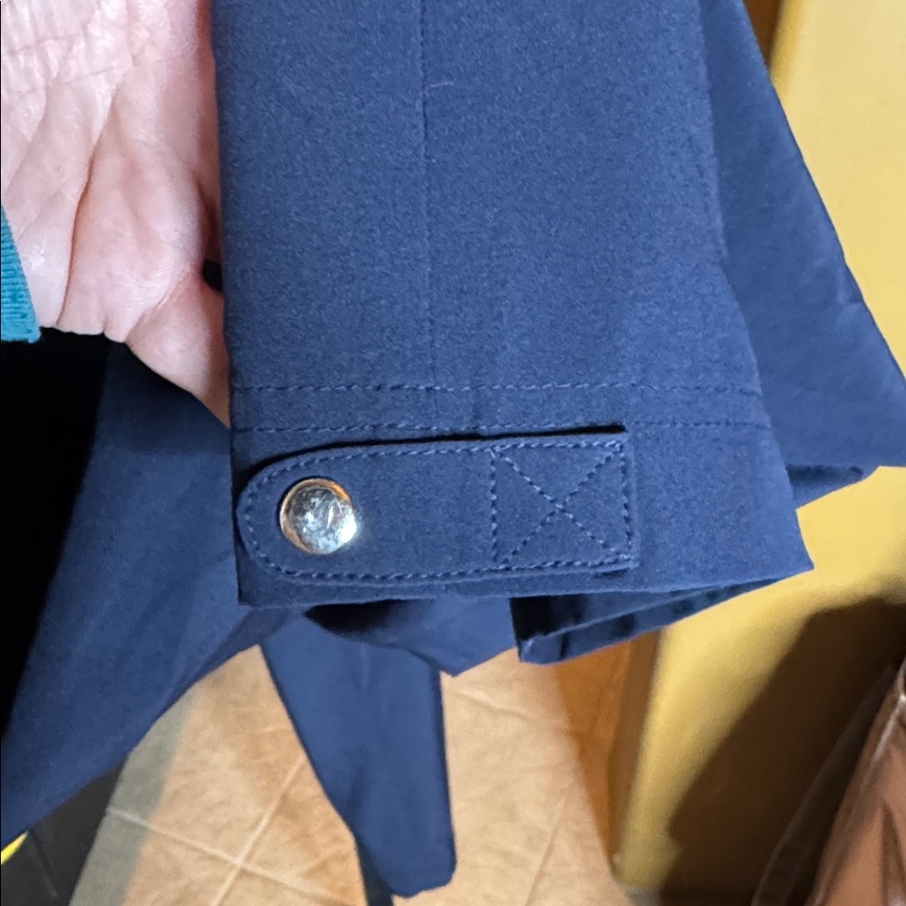Chico’s Zenergy Navy Blue Cargo Pants Size 12 (Chico’s Size 2) - Picture 8 of 9